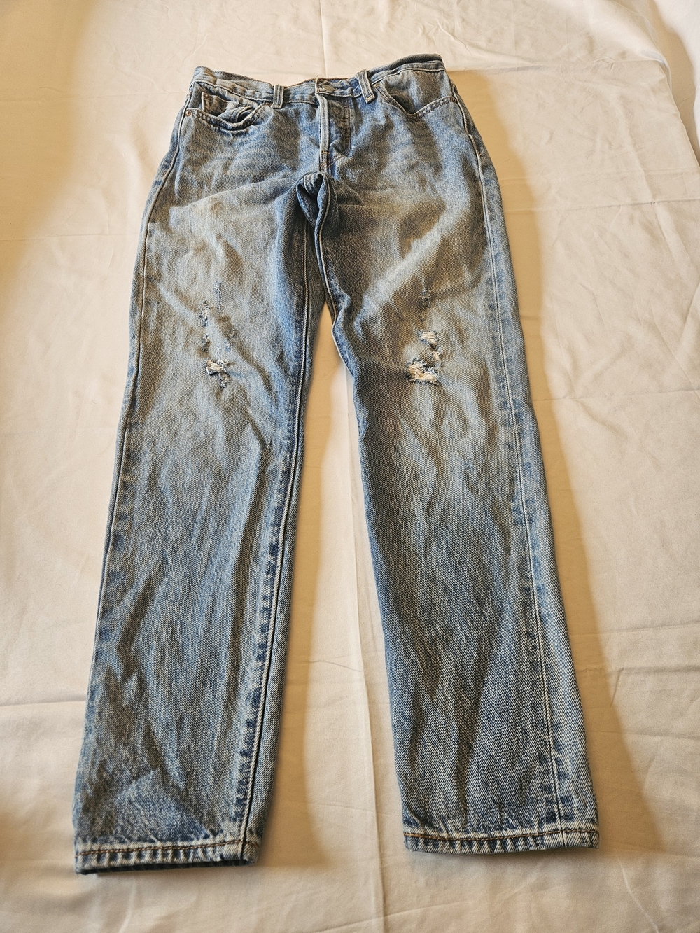 Levi's Selvaged Light Blue Straight Leg Women's Jeans with Distressed Knees
